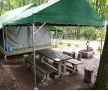 テント用テーブルセットと野外炉